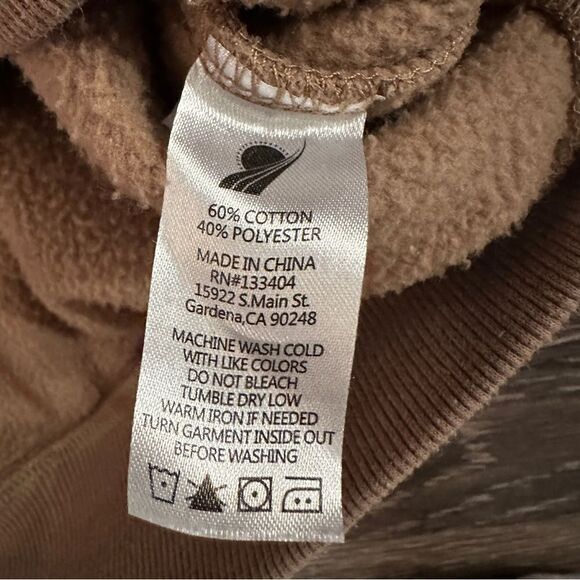 Fundamental Coast V Neck Crop Sweatshirt - Picture 6 of 7